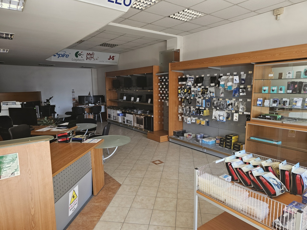 Ponudba opreme v trgovini CHIP